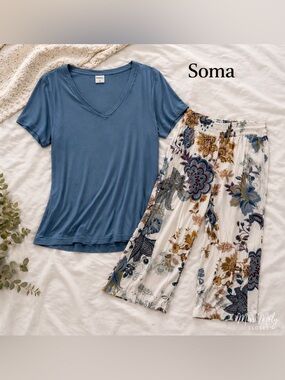 Soma Cool Nights Pajama Set Blue Top Floral Capri Pants